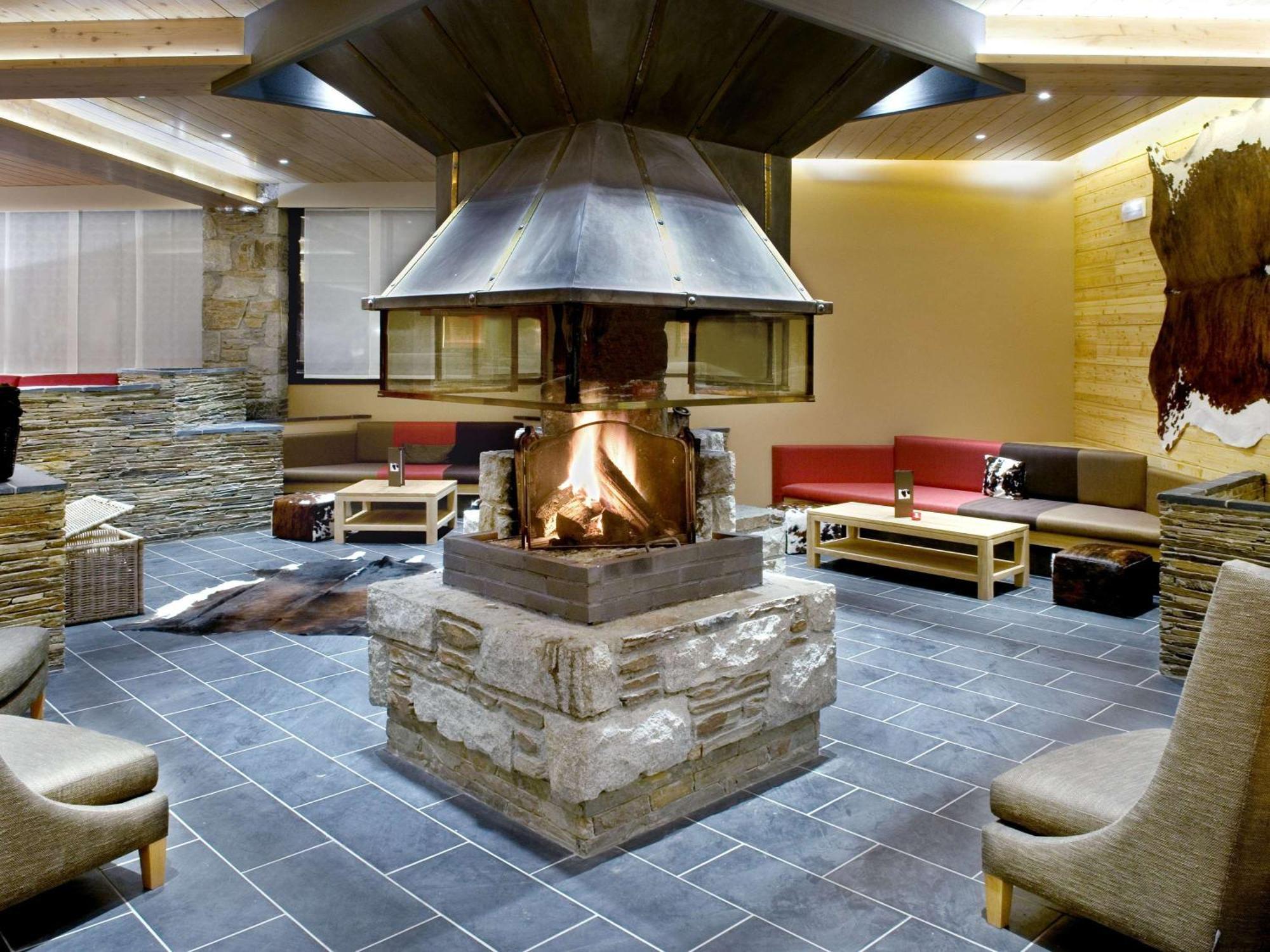 Mercure Saint-Lary Eksteriør bilde